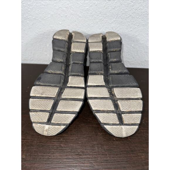 On Cloud X 3 60.98696 Black Silver Sneakers Shoes Womens Size 7 EUC - Picture 9 of 11